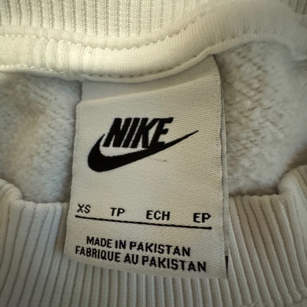 Nike Sportswear Essential Crewneck Sweatshirt White Mini Swoosh XS Oversized - Picture 2 of 9